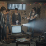 plongez dans l'univers de stranger things en découvrant le film culte qui a inspiré la célèbre série netflix. un incontournable pour tous les fans, entre suspense et nostalgie.